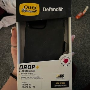 OtterBox Defender iPhone 12/ 12 Pro